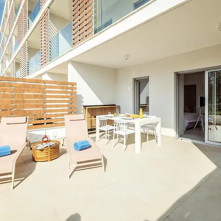 View With Pool 公寓