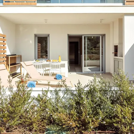 View With Pool 公寓 *