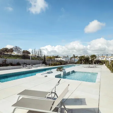 View With Pool 阿尔布费拉