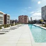 View With Pool شقة