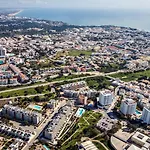 View With Pool شقة