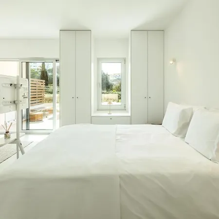 View With Pool 알부페이라