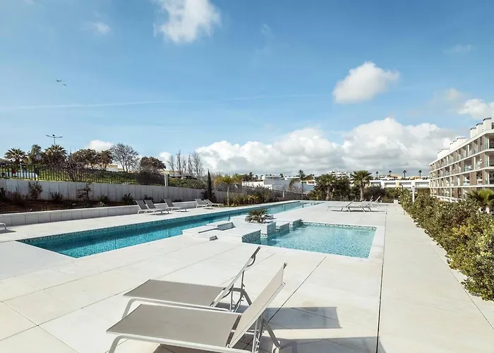 View With Pool 阿尔布费拉