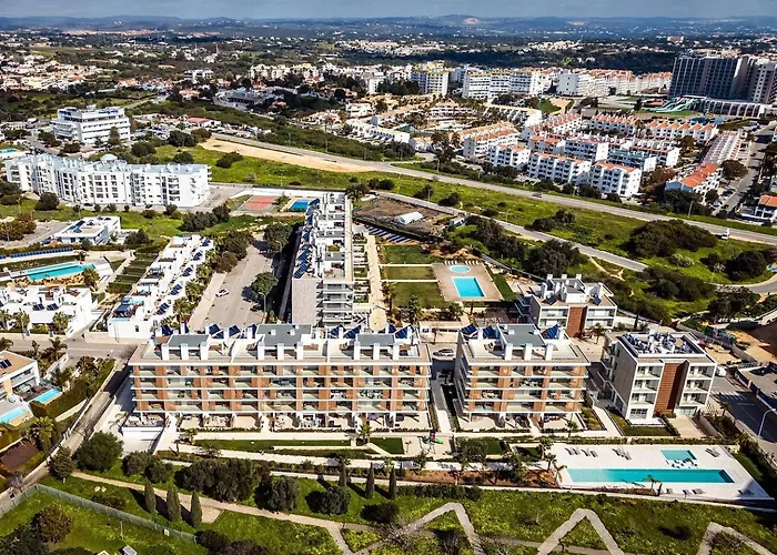 아파트 View With Pool